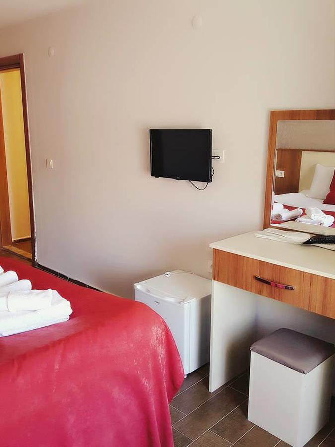 Deniz Hotel Yenifoca Exterior foto